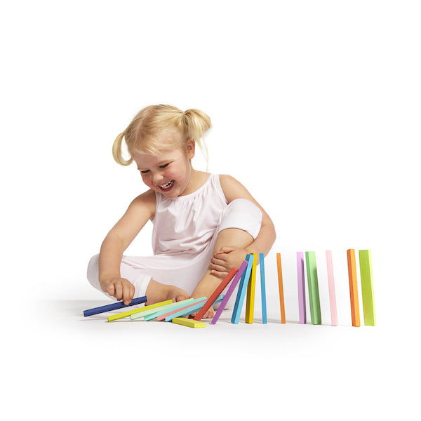 Play guide: A full year of ideas for how to play by developmental stage
